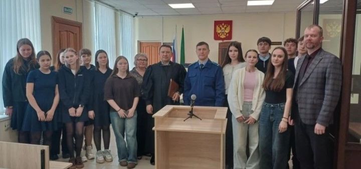 Тугызынчы сыйныф укучылары үзләрен юрист ролендә сынап карады