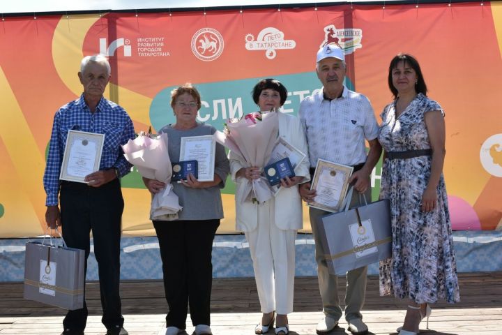 Медальләр, концерт, ромашкалар – «Гаилә» паркында бәйрәм