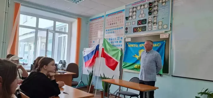 Участник СВО Александр Банницин встретился со школьниками Алексеевского района