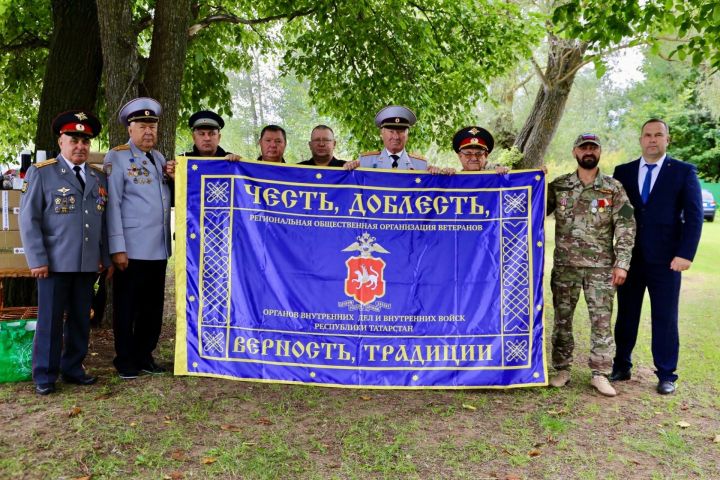 Ветераны МВД Татарстана передали гуманитарную помощь бойцам СВО